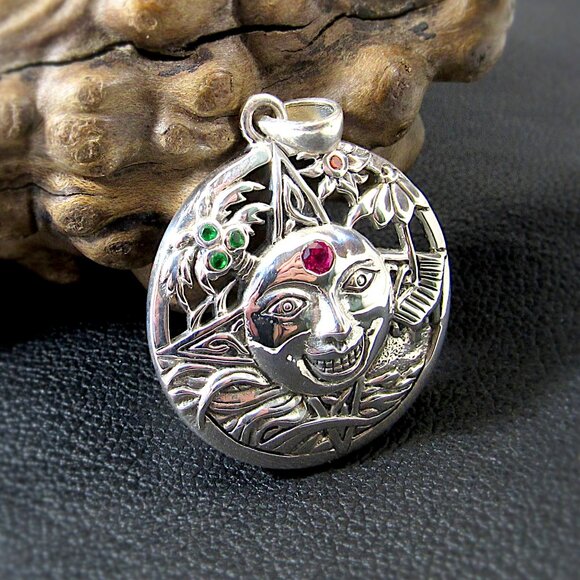 Solid 925 Sterling Silver Summer Sun Face Pendant - Celestial Witchcore Jewelry - Picture 1 of 4